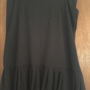 Side zip pleated bottom black skirt.